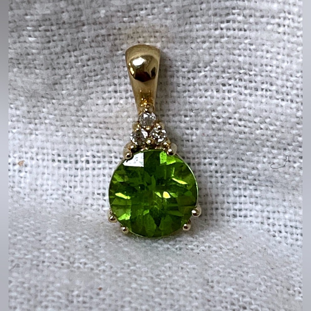 14K Solid Yellow Gold 1.25ctw Peridot Diamond Accent Necklace